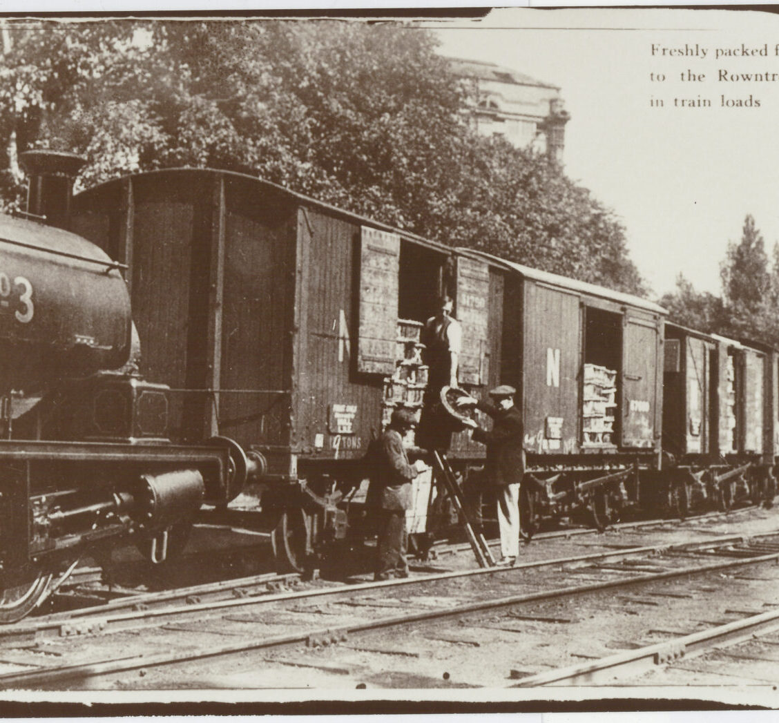 Transport workers at the Cocoa Works unloading fruit in 1920